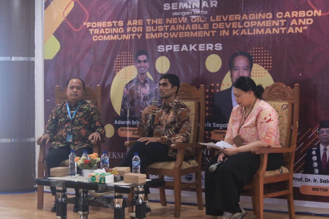 Fulbright Student Researcher 2024 Adarsh Srinivasan travelled to Central Kalimantan to talk about his research. His travel was funded by AMINEF domestic travel program.