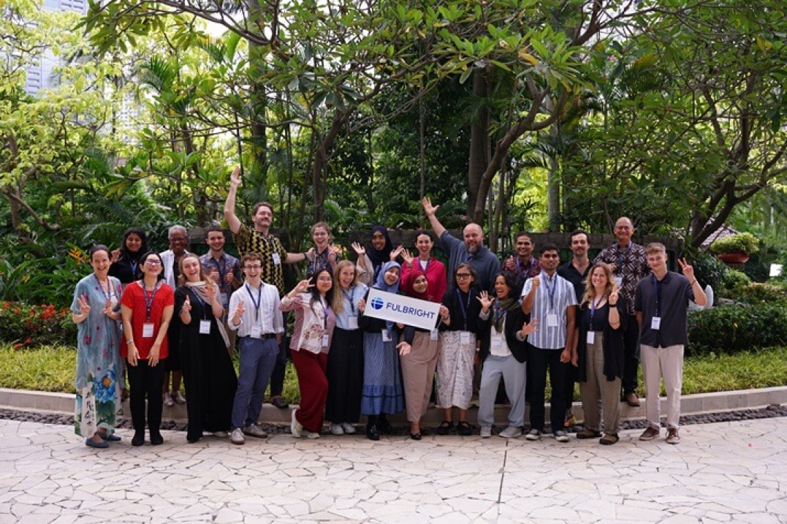 group photo of Fulbright Student Researchers with Fulbright ETAs and Scholars during a conference held in Jakarta in 2025